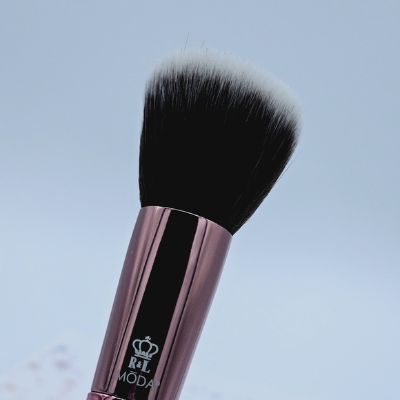 Moda Rose Gold Powder Brush - Picture 3 of 4